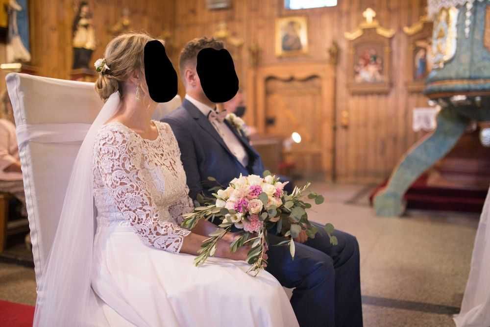 Suknia ślubna z koronki