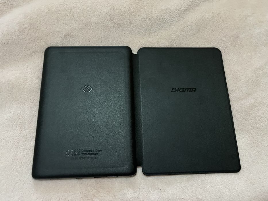 Електронна книга Digma E68B