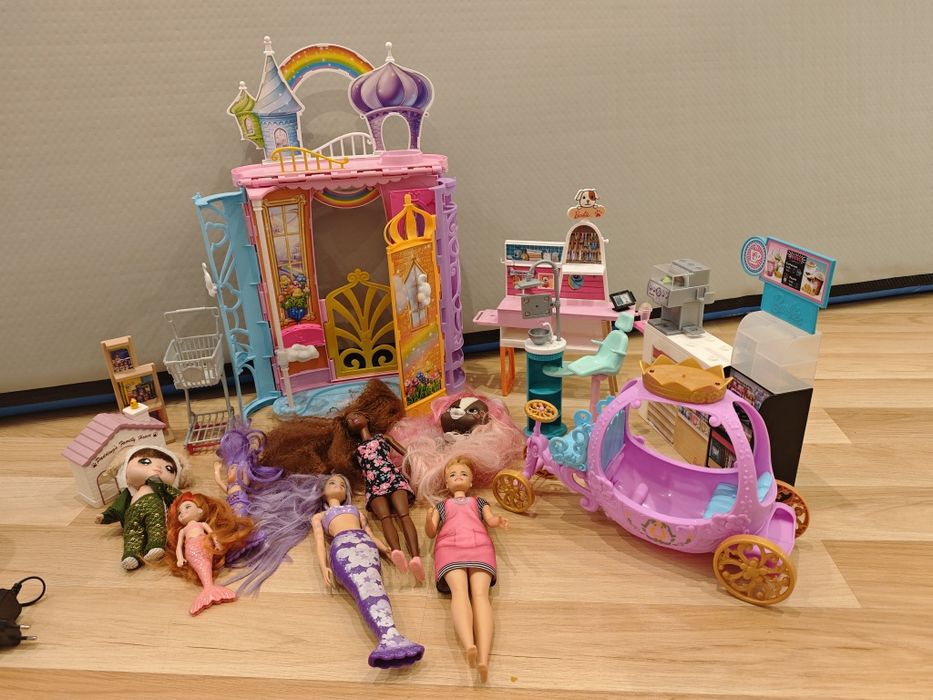Zestaw domek Barbie różne elementy