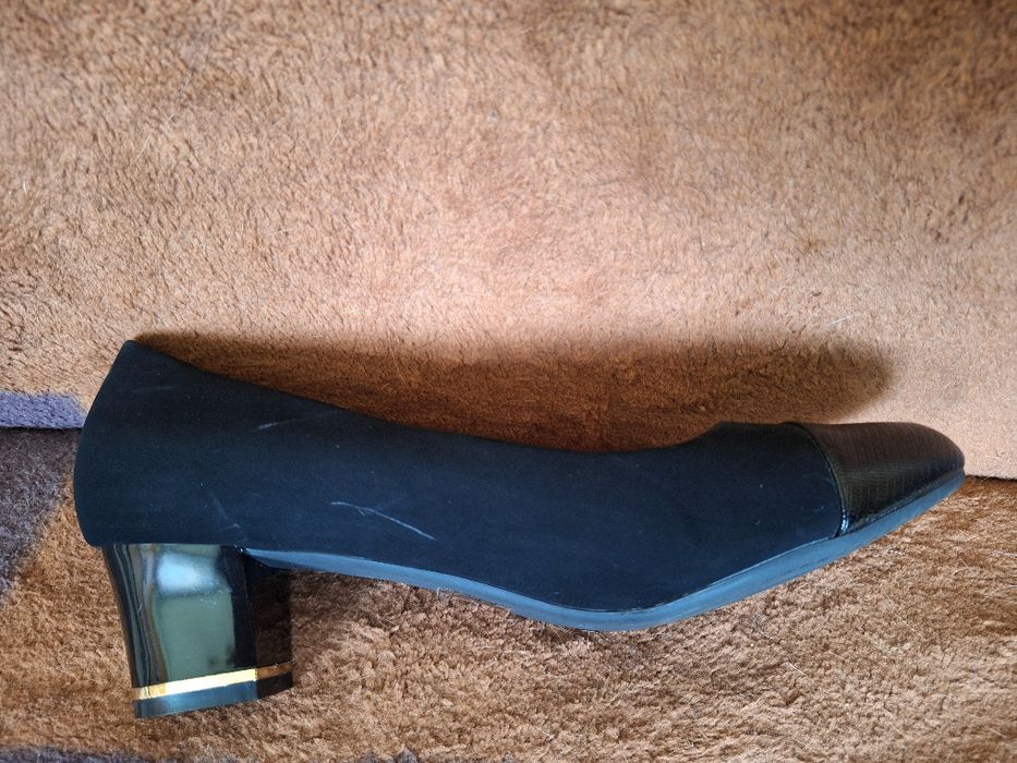 Damskie czarne czółenka