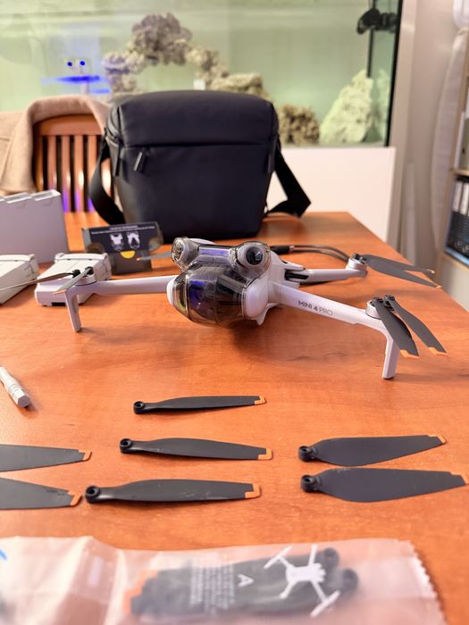 DJI Mini 4 Pro + RC II (Display) | Como Novo | DJI Care