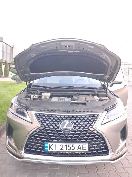 Обміняю преміальний гібрид на інше авто, нерухомість.