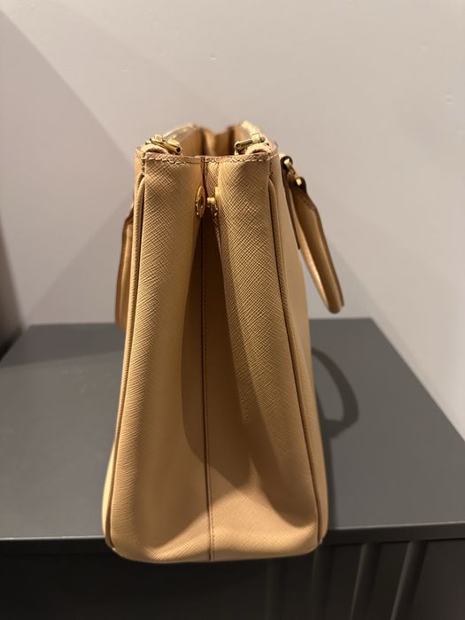 Оригінальна сумка Prada