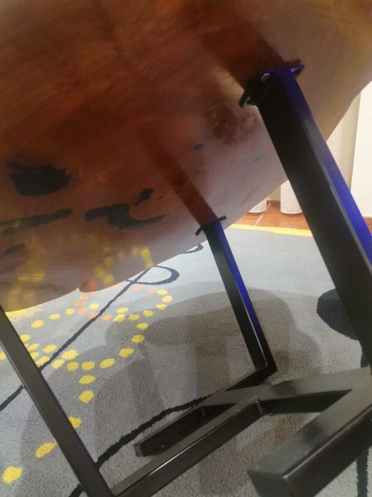 Mesa madeira Cedro com acabamento de Epoxy