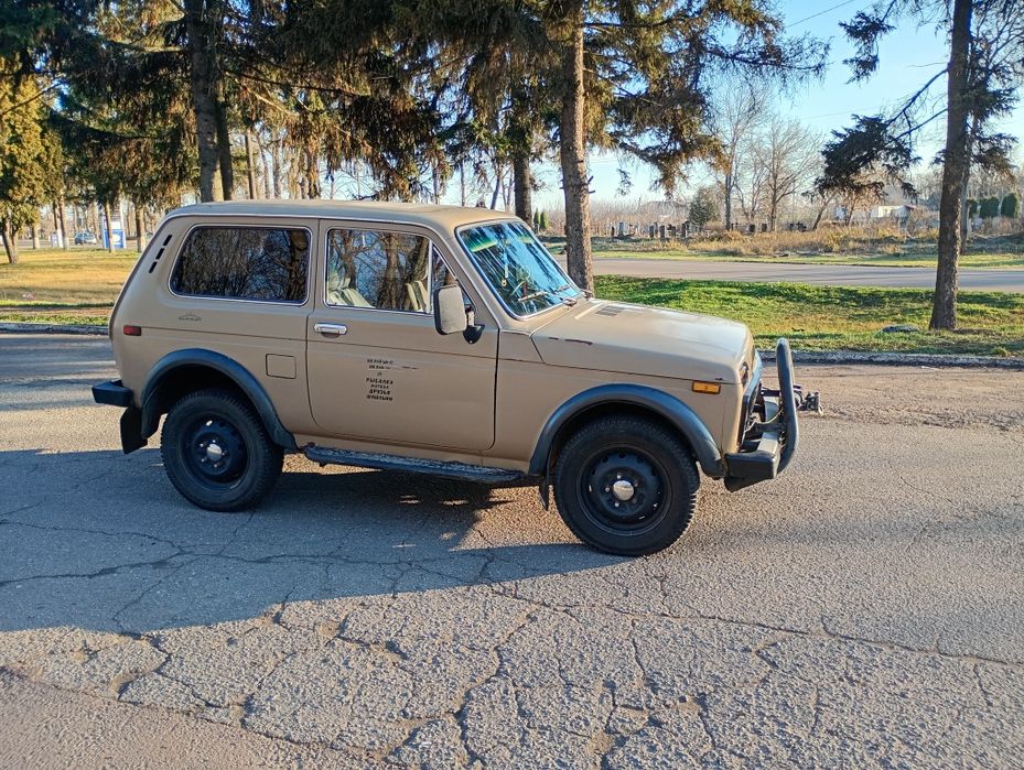 Автомобіль ВАЗ 2121 Нива Позашляховик