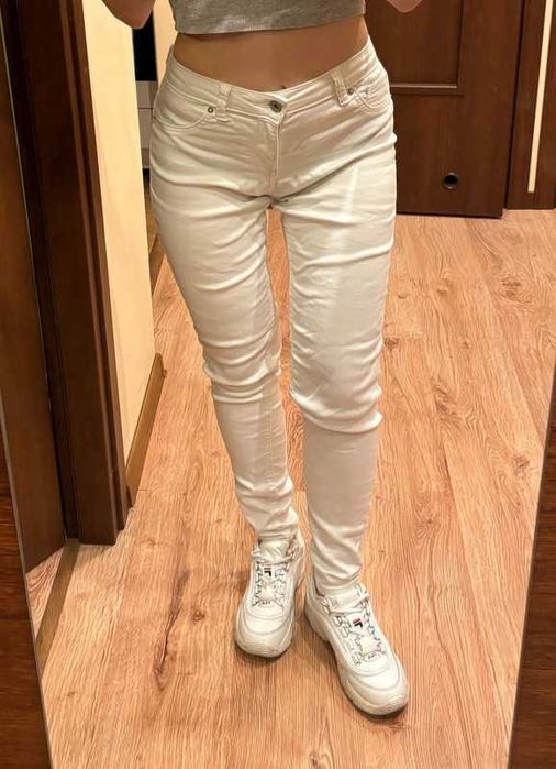 Białe spodnie rurki skinny dopasowane Bershka S 36