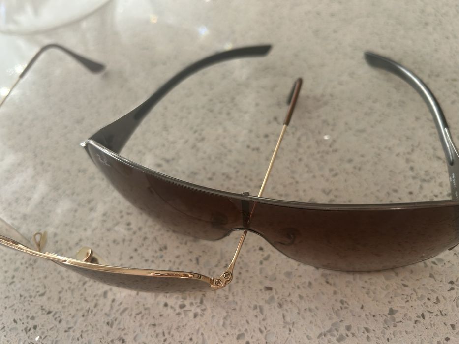 Vendo dois pares de óculos de sol Ray-Ban usados
