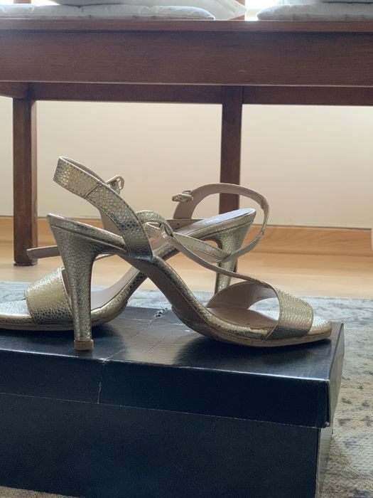Sandalias douradas usadas 1 vez