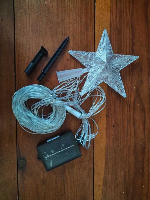 Вулична гірлянда з зірочкою на ялинку