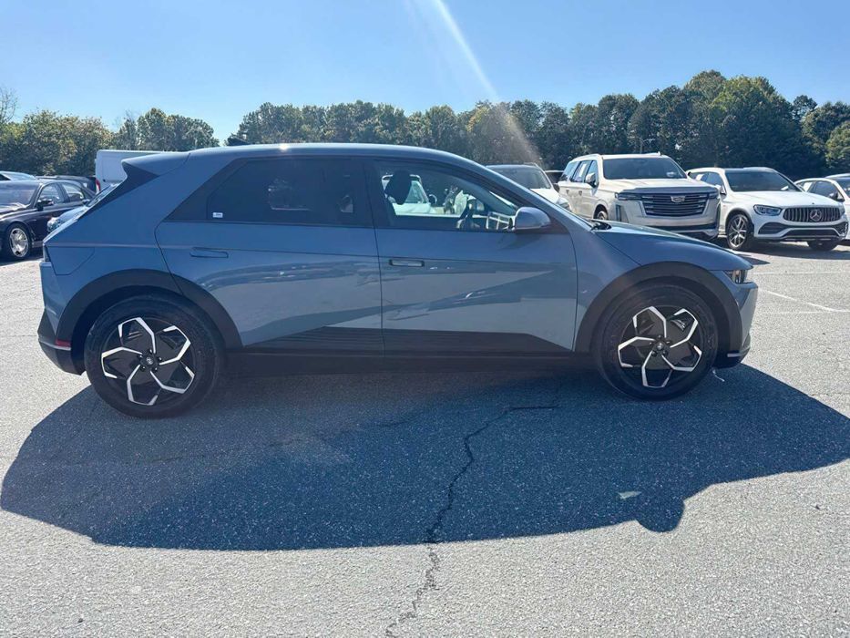 Hyundai Ioniq 5      2023