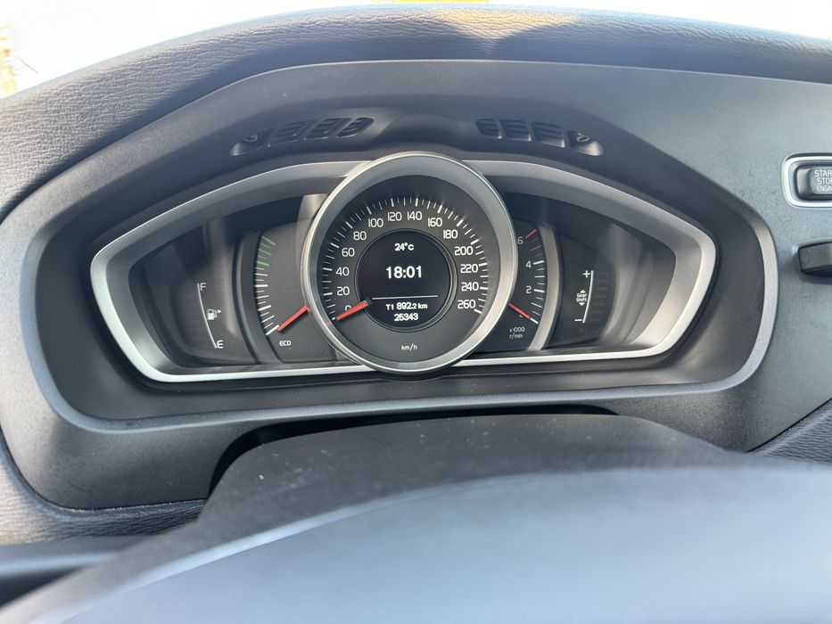 Volvo V40 D2 com 25 mil km