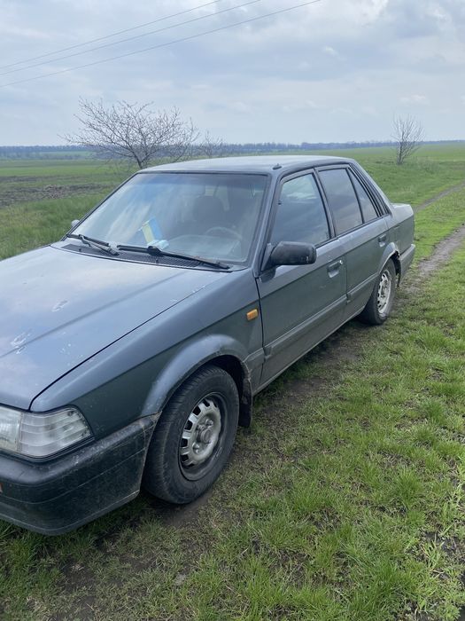 Автомобіль Мазда 323