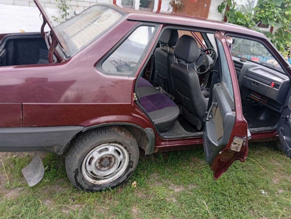 Продам ВАЗ 2199 2007 рік 1.5 бензин