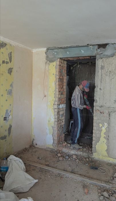 Вырезаем проемы Алмазная резка проемов  демонтажные работы демонтаж.