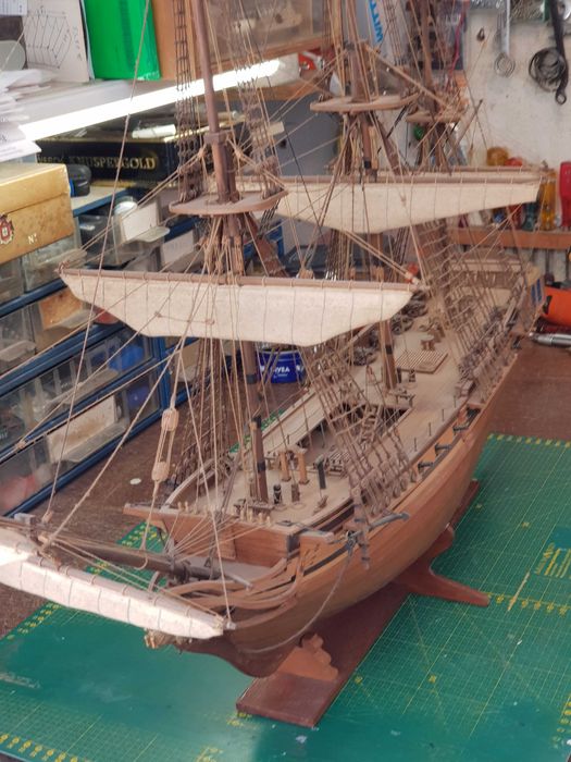 Réplica de fragata Inglesa Licorne, Sec. XVIII, escala 1/75, construída em madeira e em perfeito estado estado de conservação.de conservação