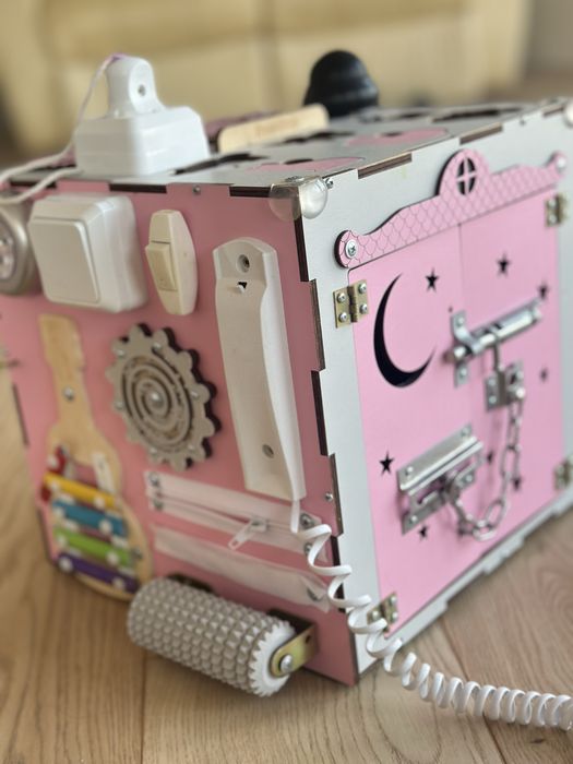 Бізікуб іграшка