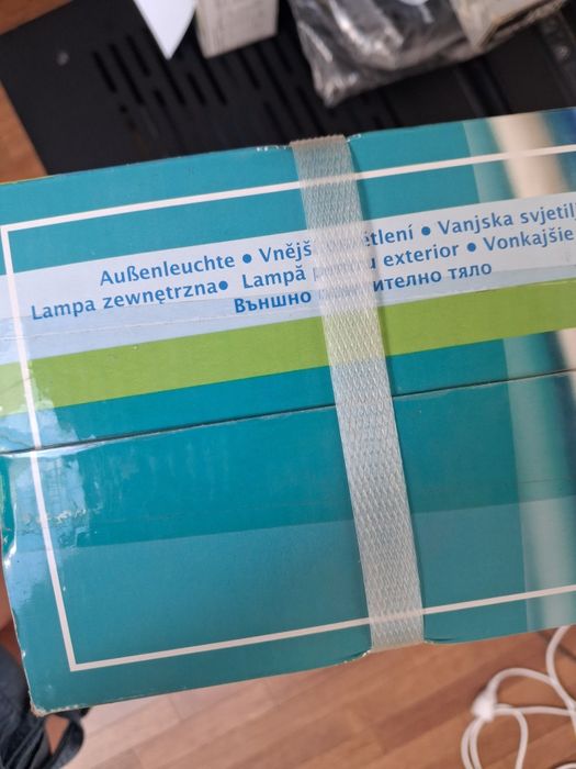 Lampa zewnętrzna z detektorem ruchu