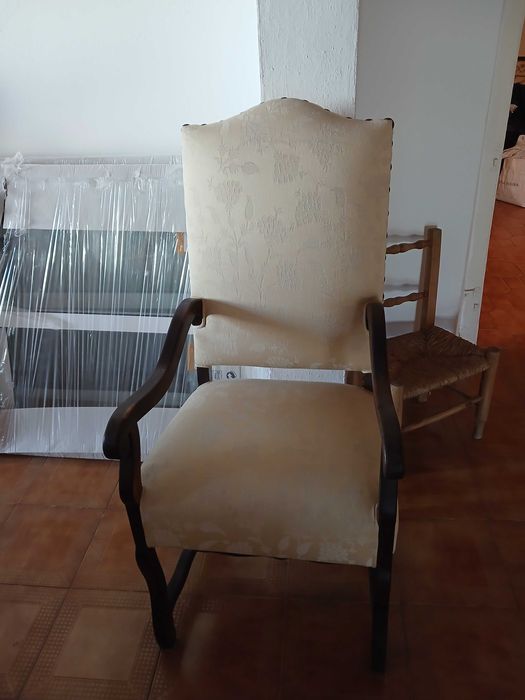 Vende se móveis usados