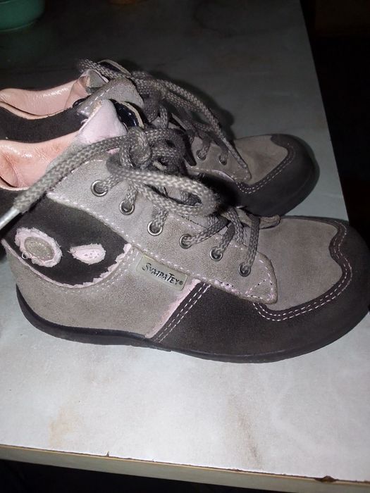 Продам детские осенние-весенние ботинки