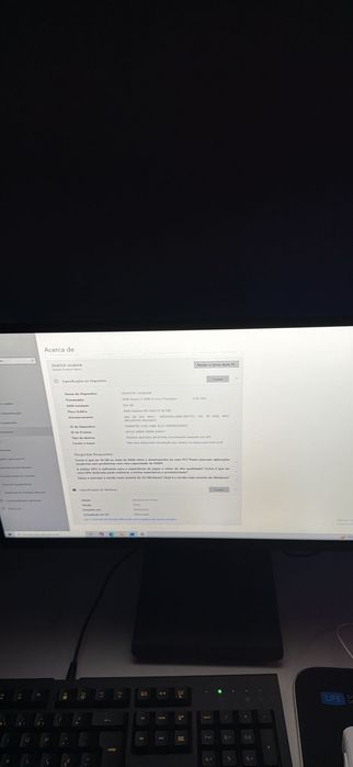 Computador gaming, com monitor, rato, telclado, tapete e phones tudo gaming