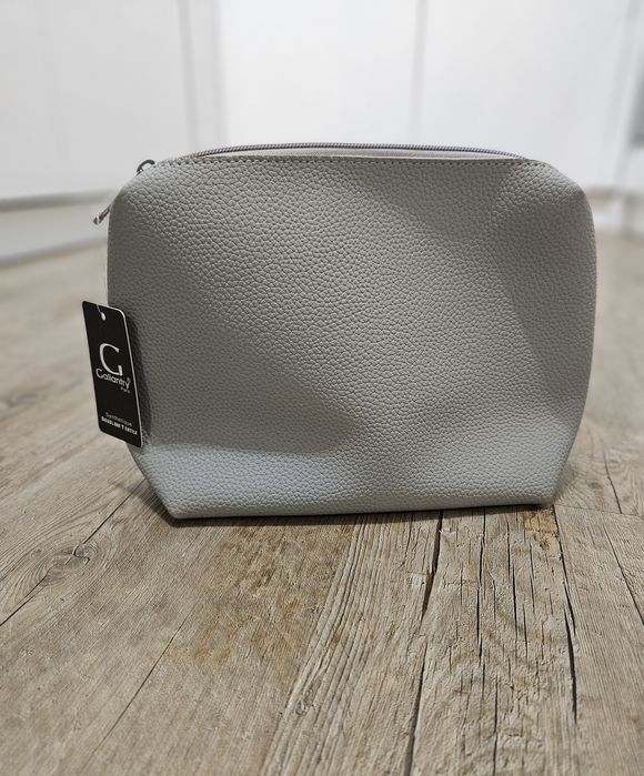 Nowa szara torebka z kosmetyczką i kolorowym paskiem