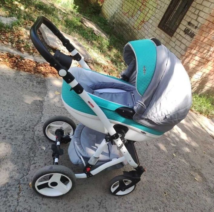 Продам детскую коляску Adamex Vicco  2 в 1