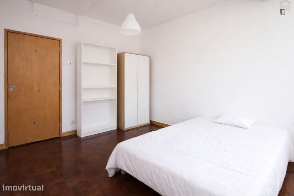 Quarto - localizado em Alcântara Lisbon