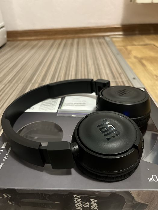 Безпровідні навушники JBL