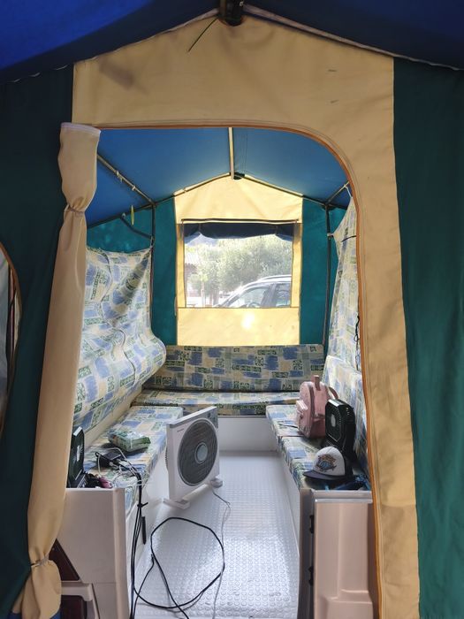 Atrelado tenda com avançado