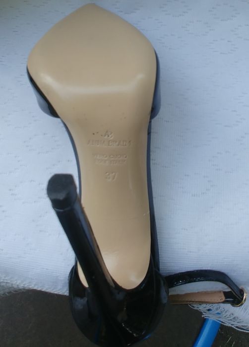 Лакові шкіряні лодочки ANNA BRAIM 37 розміру