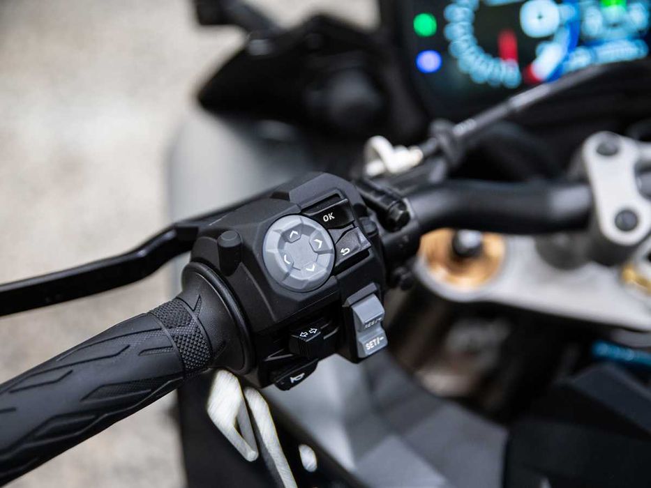 Suzuki GSX-S1000GT 2024 | Como Nova | 4.786 km | Garantia de Fábrica