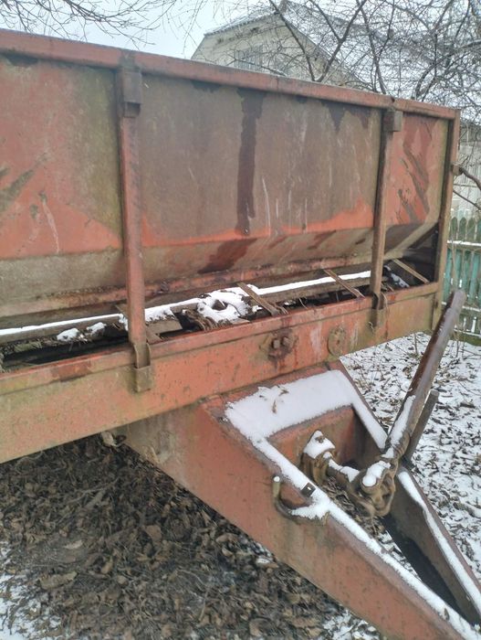 Розкидач гною в робочому стані