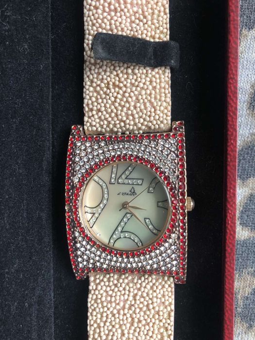 Годинник жіночий L'Chic