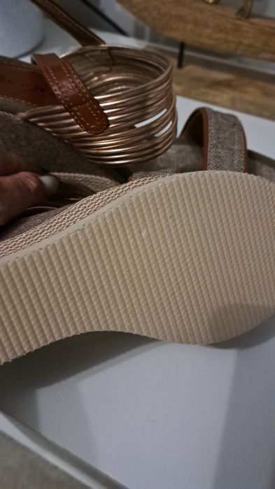 Sandały na koturnie, nowe Lunar