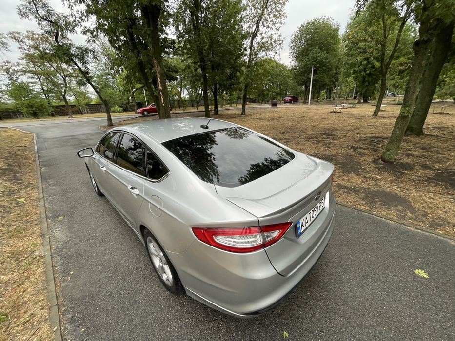 Продам Ford Fusion в гарній комплектації.