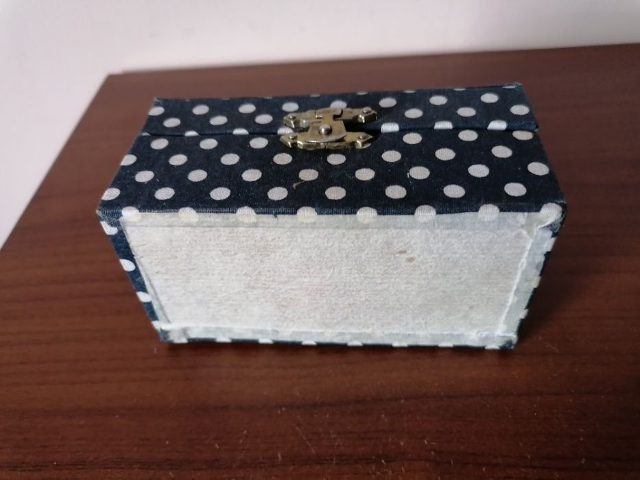 Wschodnioazjatyckie kulki relaksacyjne w gustownym pudełku.