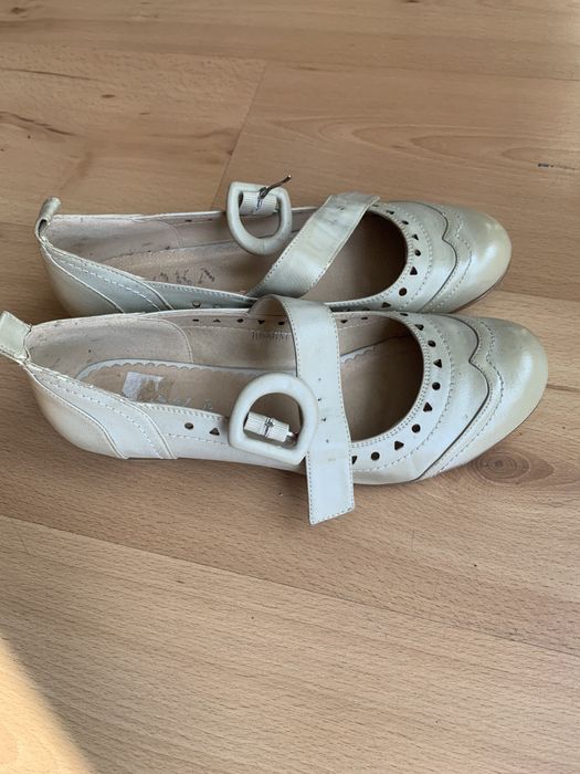 Buty damskie zapinane na pasek