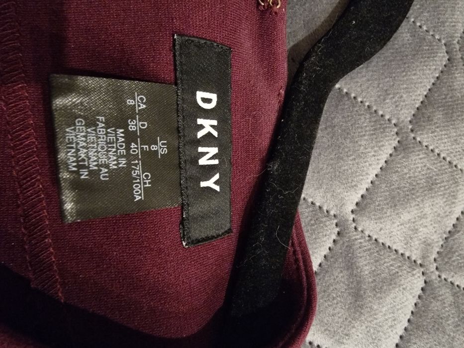 Sprzedam sukienkę DKNY bordowa z marszczeniami