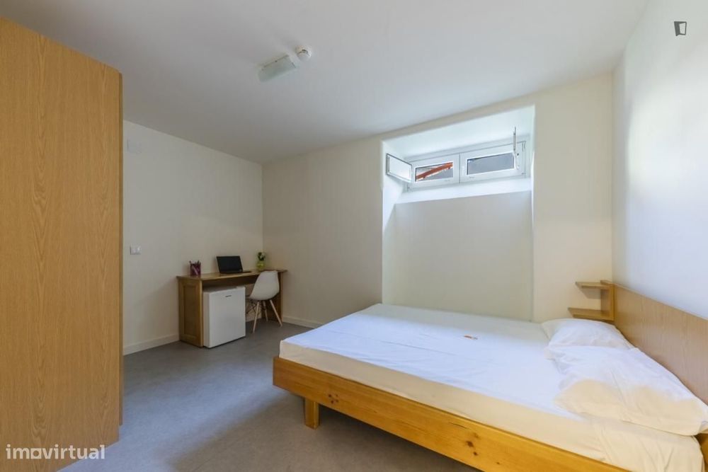 Quarto - localizado em Montes Claros Coimbra