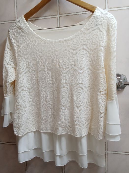 Blusa branca bordada - Tamanho 40