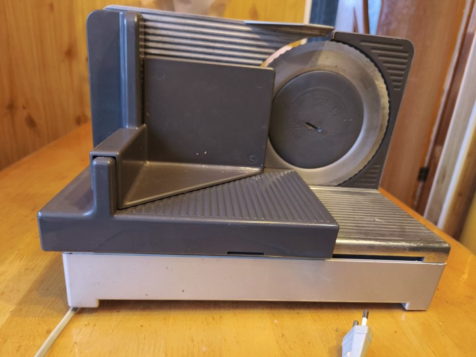 Слайсер для хліба і будь яких інших продуктів