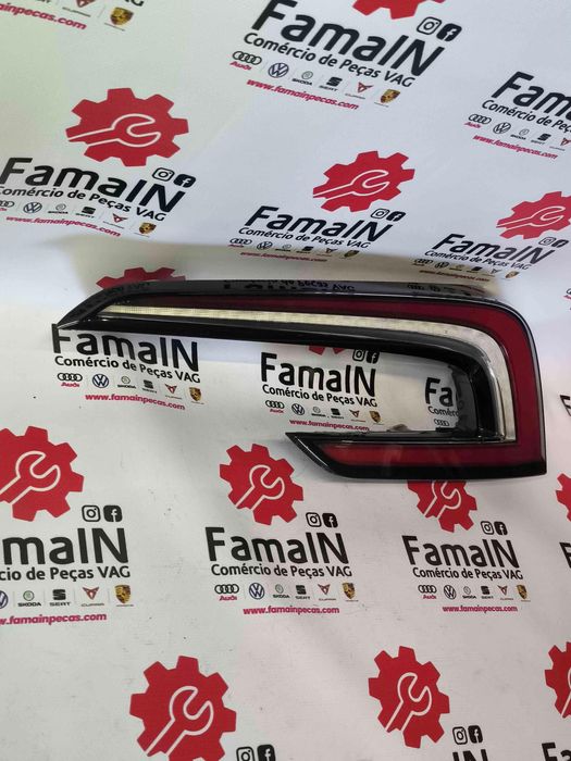 Farolim Direito TESLA MODEL 3