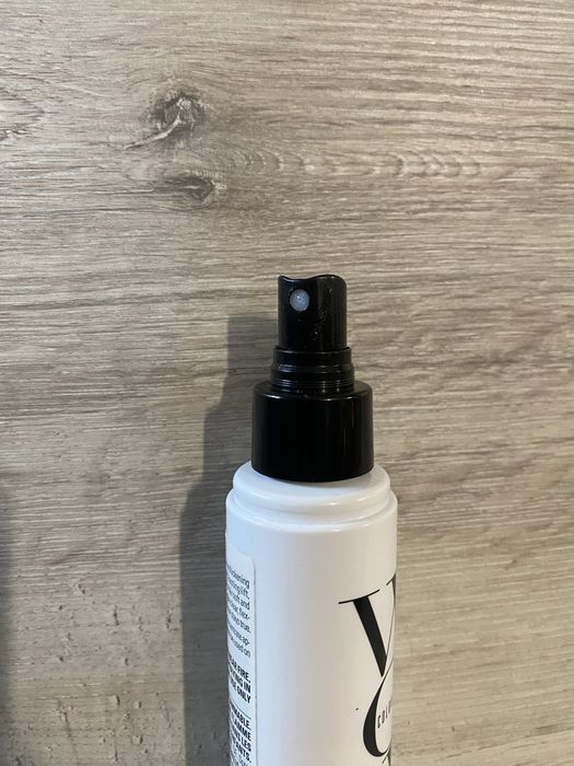 spray zwiększający objętość i unoszący włosy u nasady