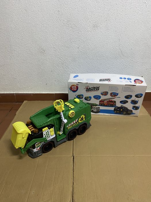 Camiao lixo brincar