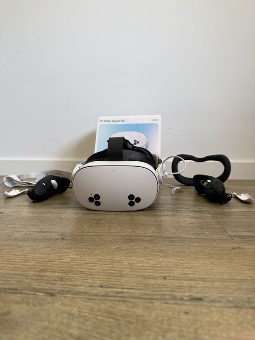Meta Quest 3S 256GB + KIWI Battery Strap + Extras