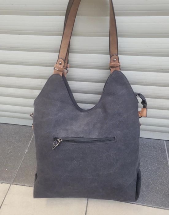 Listonoszka czarna z napisem