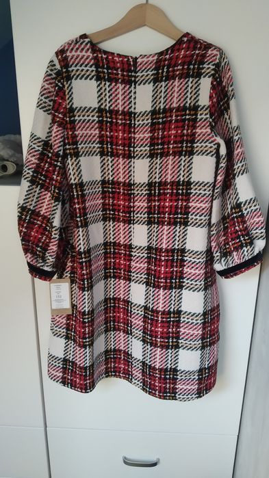 Nowa sukienka w kratę, rozmiar 152, rękaw 3/4.