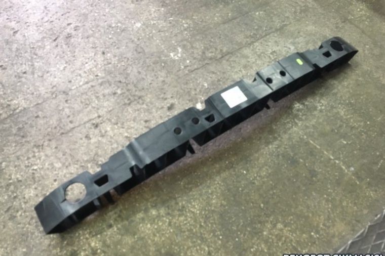 Абсорбер переднього бамперу Peugeot 301  C-Elysee Citroen поглинач