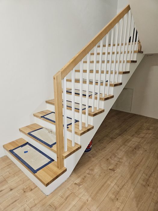 Balustrada drewniana z elementami stali