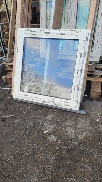 Okna REHAU SYNEGO, 3 szybowe, 980x980 1str. złoty dąb